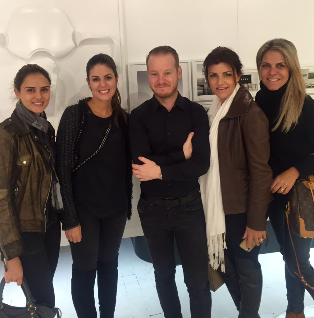 As arquitetas Ana Carolina Figueiredo, Marianne Grüdtner, Jader Almeida, Rosane Girardi e a designer de interiores Adriana Tiezzi