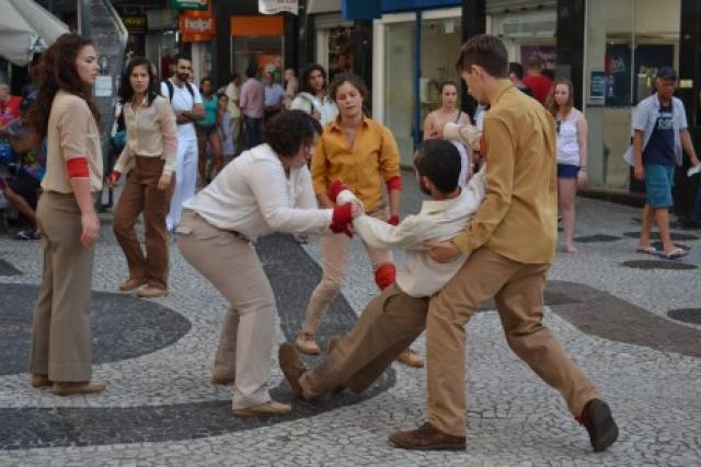 Rinha ocupará a Conselheiro Mafra, a partir da esquina com a praça 15, em frente à Caixa Econômica, que patrocina o festival Ana Castello/Divulgação