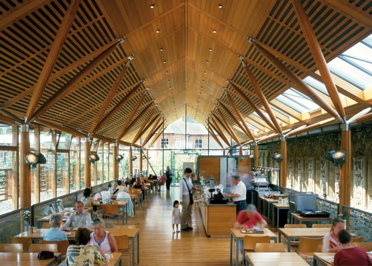 Norwich Cathedral Refectory. Hopkins Architets, UK. (fonte: https://www.hopkins.co.uk/)
