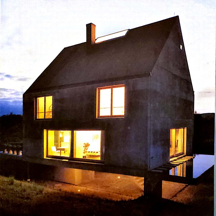 foto é da Rudin House, em Leymen, nordeste da França, projetada por Herzog & de Meuron em 1997