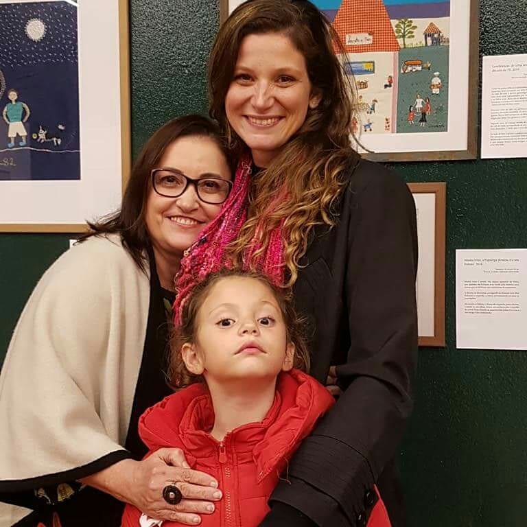 Artista Silvana Búrigo, a filha Clara e Anna Foto Divulgação