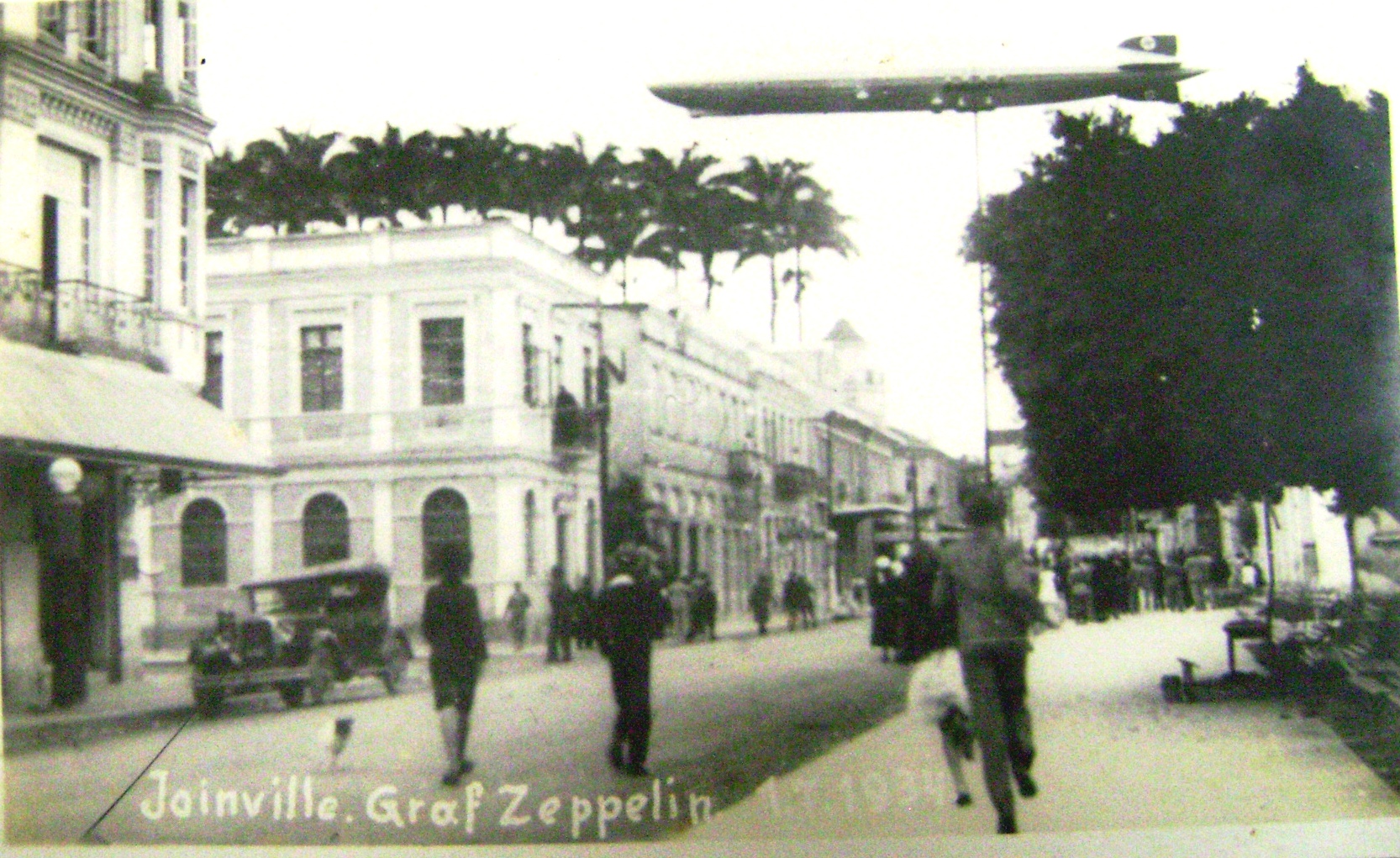 Zeppelin sobrevoa Joinville - 1934 - Acervo AHJ