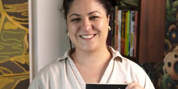Kamilla Nunes lança livro sobre circuito de arte. crédito Divulgação
