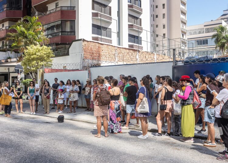 Galeria de fotos da caminhada cultural “Quem decide o que deve ser lembrado?”
