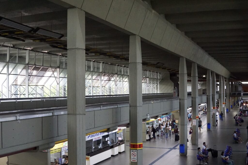 Terminal Rodoviário Rita Maria integra a seleção de projetos da aexposição “Modernos no Desterro – Arquitetura Moderna em Florianópolis (1943–1988)”. Foto de Ronaldo Azambuja para o anuário ArqSC 2019